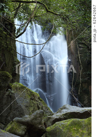 桑ノ木の滝(道しるべ・コケ・滝)・日本の滝100選 【和歌山県新宮市相賀】 桑ノ木の滝(道しるべ・コケ・滝)・日本の滝100選 【和歌山県新宮市相賀】 62642667