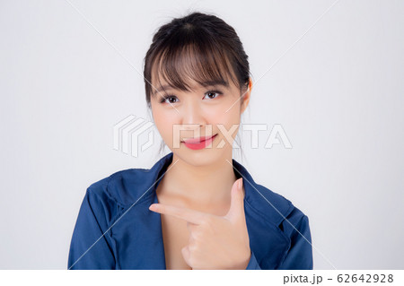 beautiful portrait young business asian woman standing presenting with confident and smiling 62642928