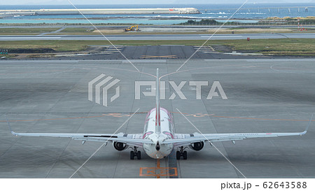 飛行機 ターミナル 出発前 飛行機 ターミナル 出発前 62643588