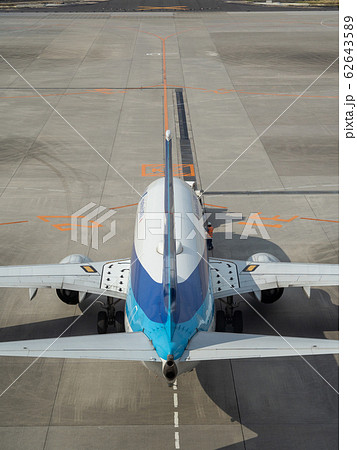 飛行機 ターミナル 出発前 飛行機 ターミナル 出発前 62643589