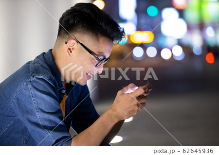 man watch video on phone man watch video on phone 62645936