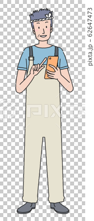 スマホを使う魚屋さん 62647473