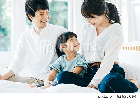 ファミリー　若い 62652094