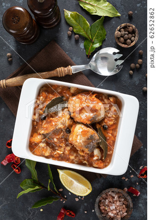 Hake fish, cooked in tomato sauce with vegetables 62652862