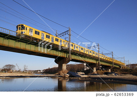 入間川橋梁を行く、西武池袋線2000系 62653369