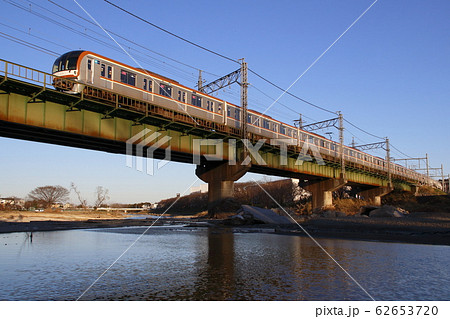 入間川橋梁を行く、西武池袋線直通の地下鉄10000系 入間川橋梁を行く、西武池袋線直通の地下鉄10000系 62653720