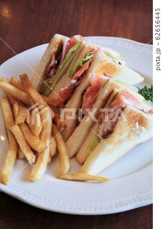 サンドイッチ＆ポテトフライ 62656445