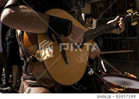 Musicians playing string instruments in the Musicians playing string instruments in the 62657149