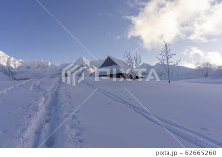 Great mountain peaks in the light of the setting 62665260