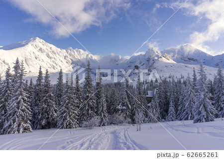 Great mountain peaks in the light of the setting 62665261