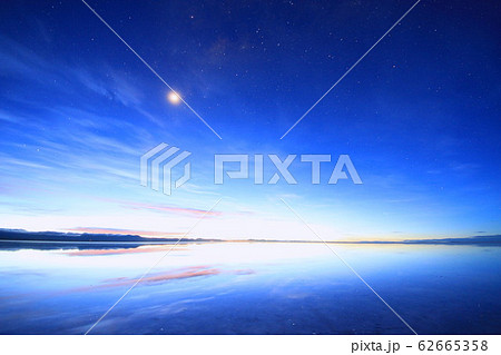 ウユニ塩湖の星空 62665358