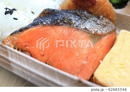 おいしい弁当の鮭 62665546