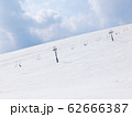 スキー場のリフト 62666387