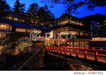 【群馬県】四万温泉　積善館の夜景 62667502