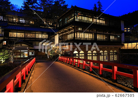 【群馬県】四万温泉 積善館の夜景 【群馬県】四万温泉 積善館の夜景 62667505