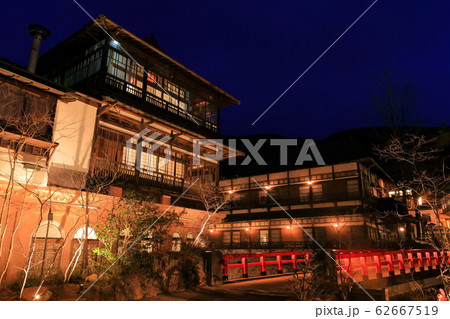 【群馬県】四万温泉　積善館の夜景 62667519