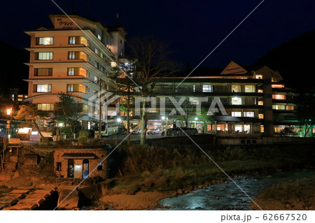 【群馬県】四万温泉グランドホテルと河原の湯の夜景 62667520