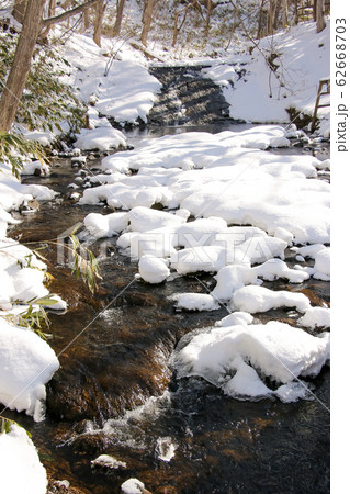 雪　雪国　河川　川　冬景色　北海道　公園 62668703