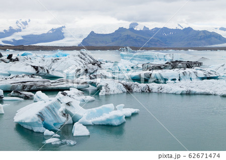 Icebergs on water, Jokulsarlon glacial lake, Icebergs on water, Jokulsarlon glacial lake, 62671474