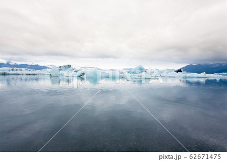 Icebergs on water, Jokulsarlon glacial lake, Icebergs on water, Jokulsarlon glacial lake, 62671475