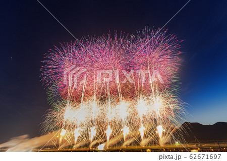 大曲花火大会 オープニング花火 秋田県大仙市の写真素材