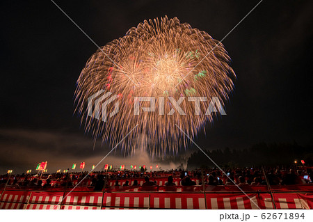 片貝の花火　浅原神社秋季例大祭奉納大煙火「尺玉」新潟県小千谷市片貝 62671894