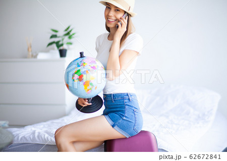 Beautiful girl sitting on the bed and goes on vacation 62672841