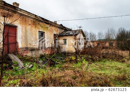 Old abandoned house. 62673125