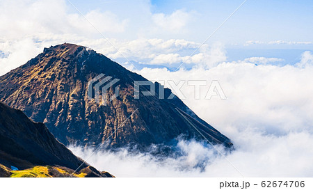 秋の火打山登山 （火打山から焼山を望む） 62674706