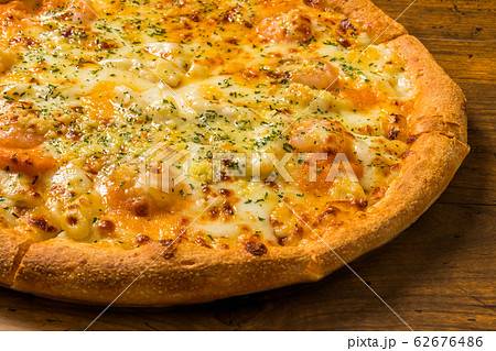 ピザ　Italian home-made pizza 62676486