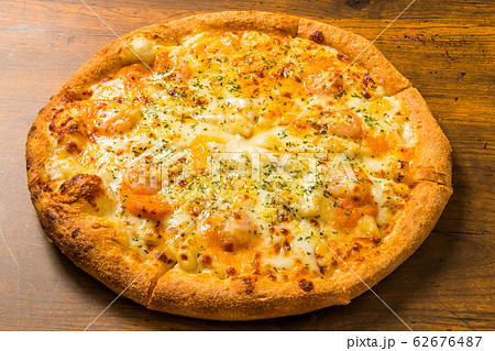 ピザ　Italian home-made pizza 62676487