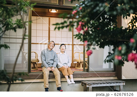 仲の良いシニア夫婦 仲の良いシニア夫婦 62676526