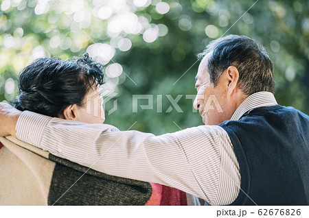 仲の良いシニア夫婦 仲の良いシニア夫婦 62676826