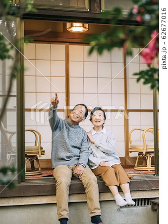 仲の良いシニア夫婦 仲の良いシニア夫婦 62677016