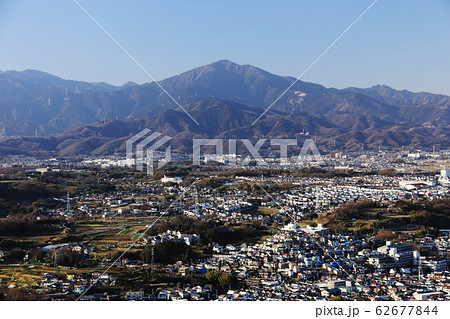 湘南アルプス　湘南平からの眺望　秦野伊勢原の町と丹沢大山 62677844
