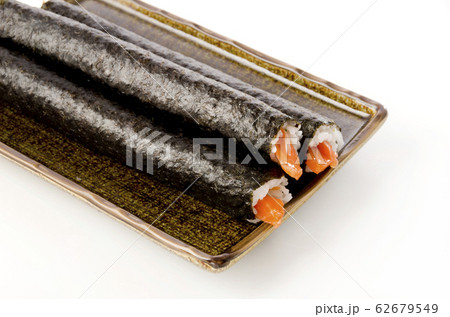 サーモンの細巻き寿司 62679549