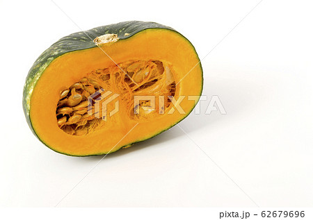 半分に切ったカボチャ 半分に切ったカボチャ 62679696