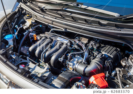 車のエンジンルーム 車のエンジンルーム 62683370