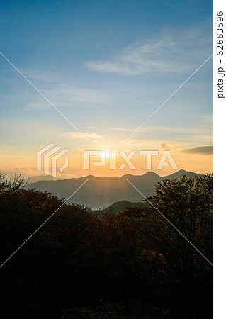 明智平の夜明け 62683596