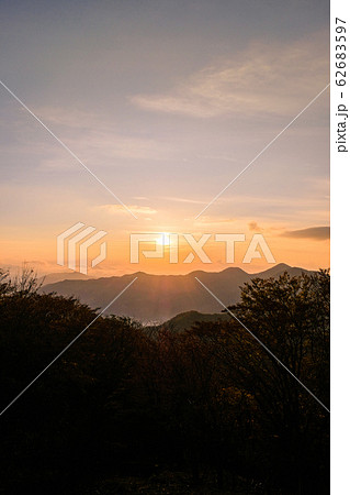 明智平の夜明け 62683597