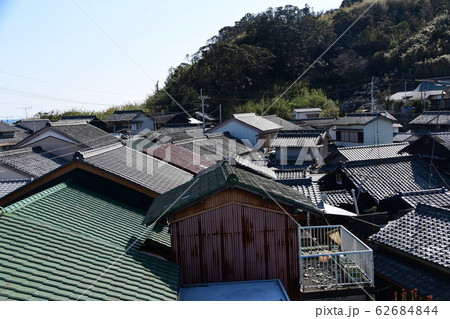 離島　出羽島の漁村の屋根 62684844