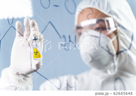 Close up of male hand that holding bottle with medicine 62685648
