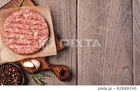 Raw Ground beef meat 62689340