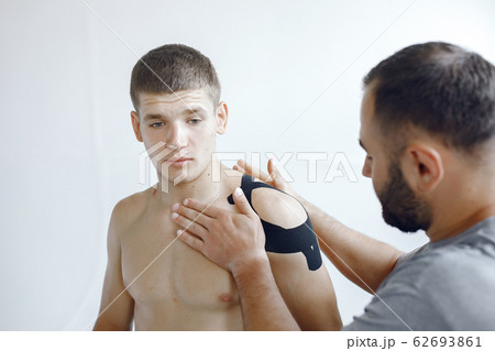 Doctor glues a tepee to an athlete at the hospital 62693861