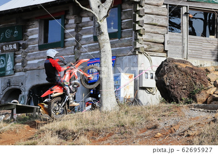 寺山牧場オフロードコース 走りを楽しむライダー 寺山牧場オフロードコース 走りを楽しむライダー 62695927