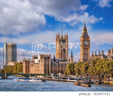 Big Ben and Houses of Parliament with boats on the river in London, England, UK 62697412
