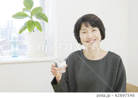 女性 ミドルエイジ 女性 ミドルエイジ 62697540