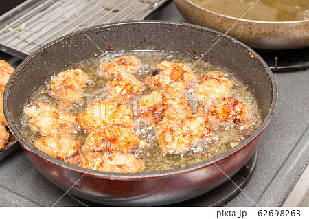 鶏の唐揚げ 鶏の唐揚げ 62698263