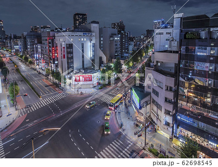 [東京・神保町] 古本屋で有名な神保町交差点の空中夜景。 62698545