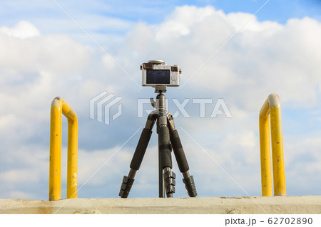 Photo camera on tripod in nature Photo camera on tripod in nature 62702890